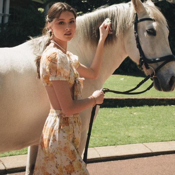 Sofia the Label Sunny Tie Front Crop Top in Yellow Floral size AU 8 NWT - Picture 4 of 10